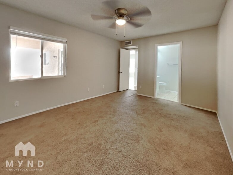 Building Photo - 11220 N 72nd Dr