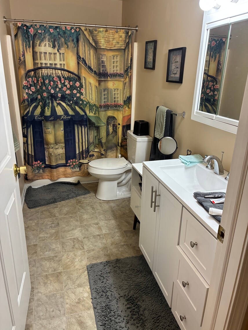 Building Photo - 112 Willow St