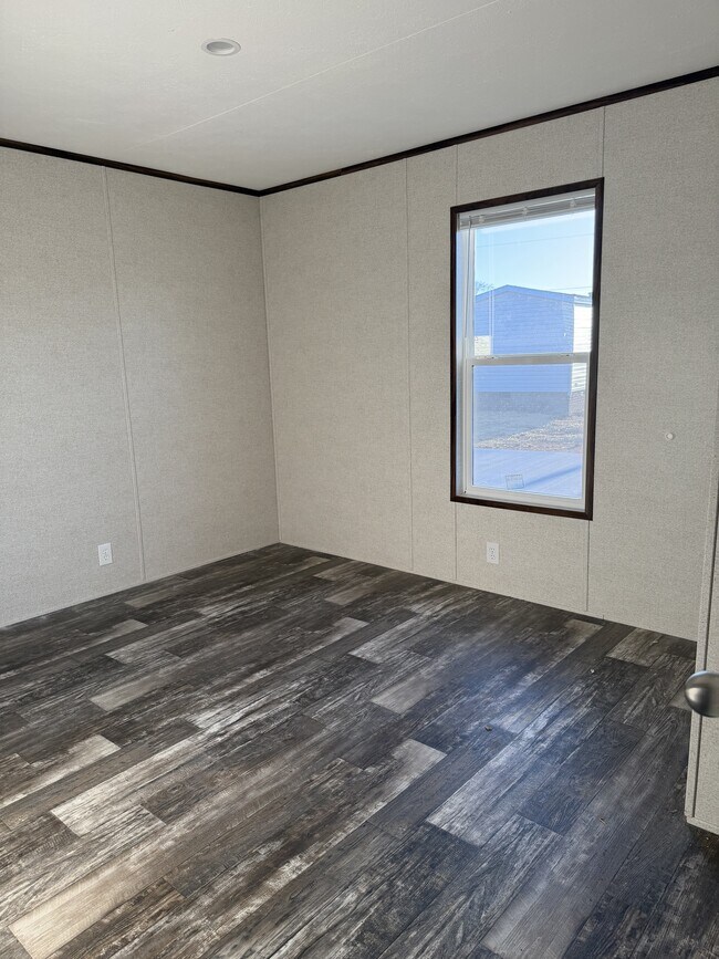 Building Photo - 501 Mercedes St