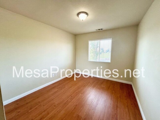 Building Photo - 14051 Yearling Ln