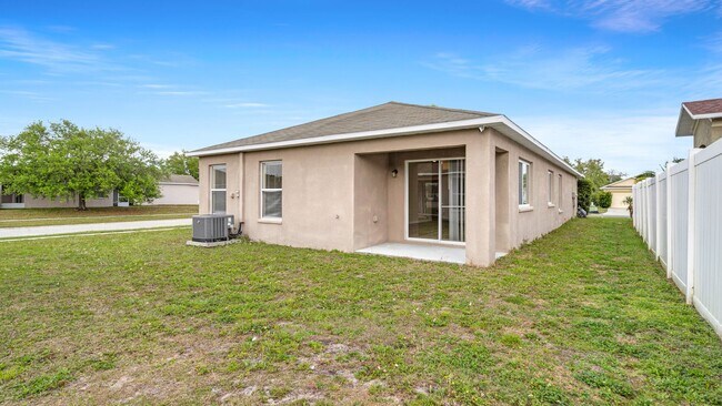 Building Photo - Single Story 3 bedroom 2 bathroom rental h...