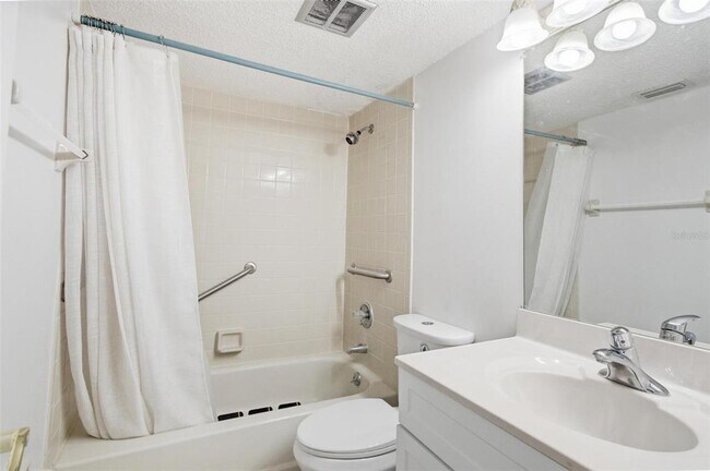 Building Photo - 41 Hembury Ln