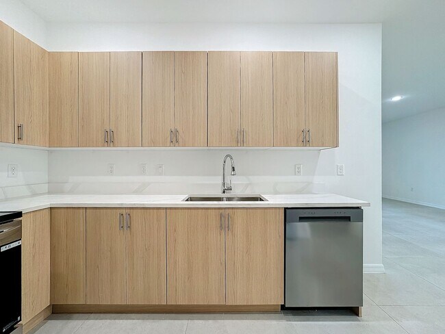 Building Photo - Townhouse For Lease in Saint Cloud