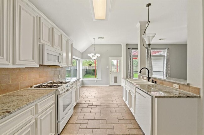 Building Photo - 3702 Glenhill Dr
