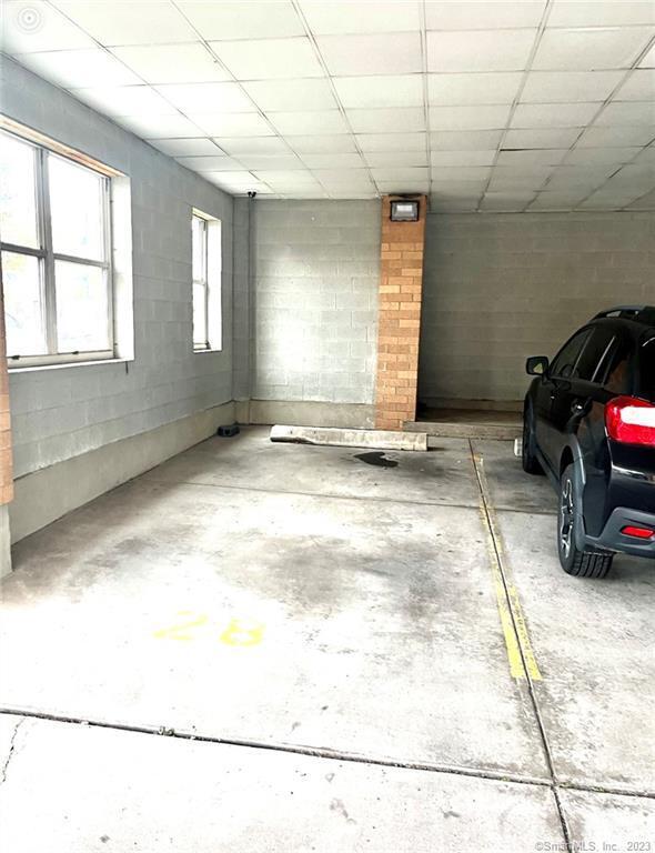 Building Photo - 700 Maple Ave