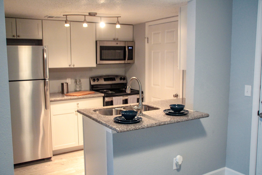 Newly Renovated Apartments with Granite Top & Stainless Steel Appliances - Rollingwood