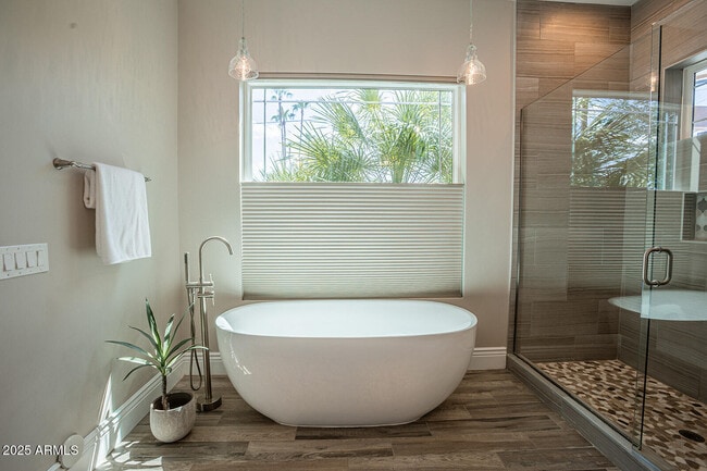 Building Photo - 3801 E Glenrosa Ave