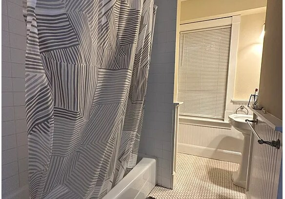 Building Photo - 151 Highland St