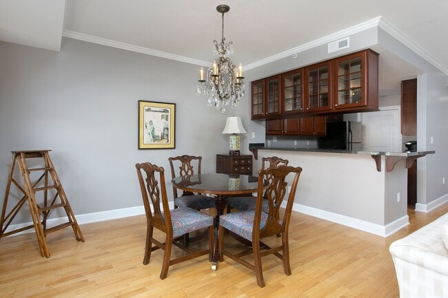Building Photo - 1 Bedroom w/Den Condo In Meadowmont Villag...