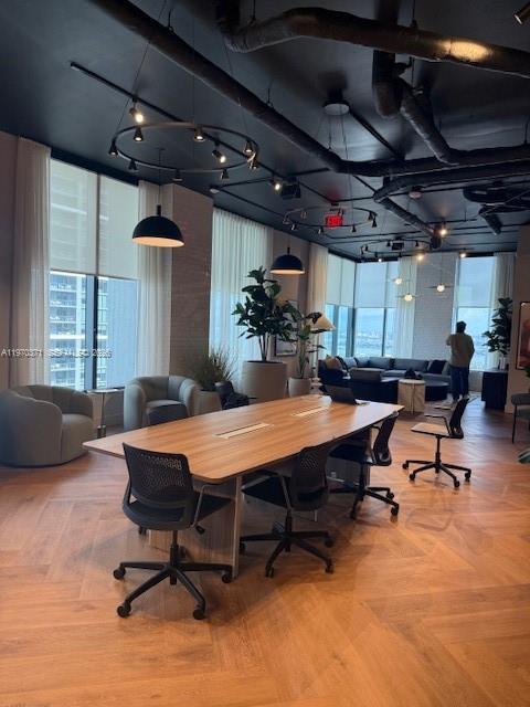 Building Photo - 121 NE 5th St