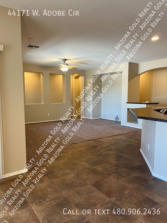 Building Photo - 44171 Adobe Cir