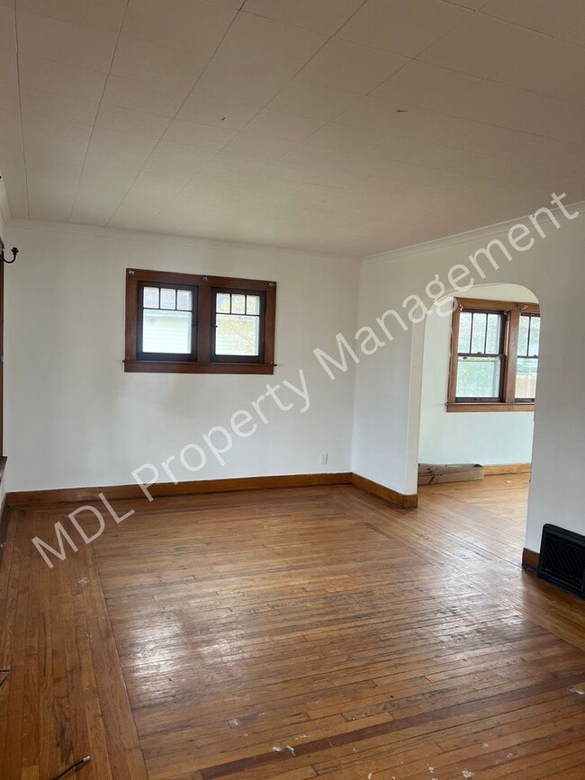 Building Photo - 3 bed 1 bath Home!