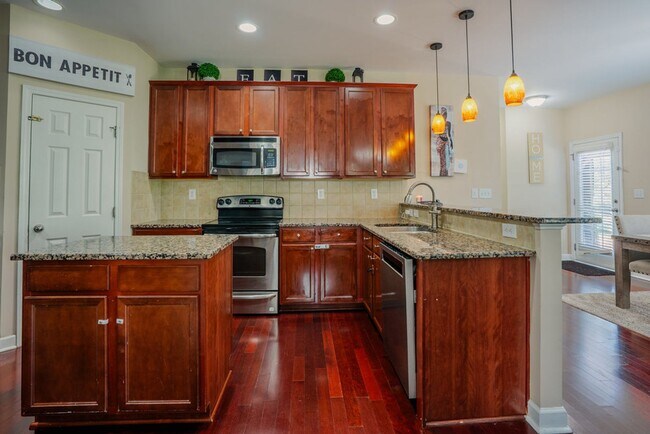 Building Photo - 4 Bedroom Home in the Village at Rolesville