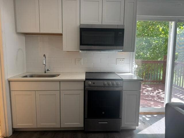 Building Photo - 7918 Holly Hills Dr