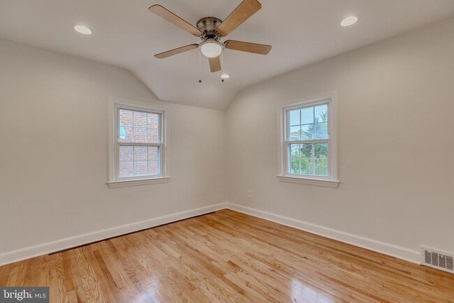 Building Photo - 3714 17th St NE