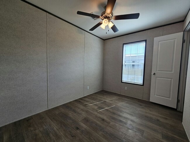 Building Photo - 1018 Myakka Dr