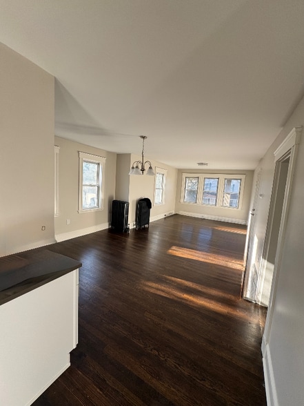 Building Photo - 146 Avon St