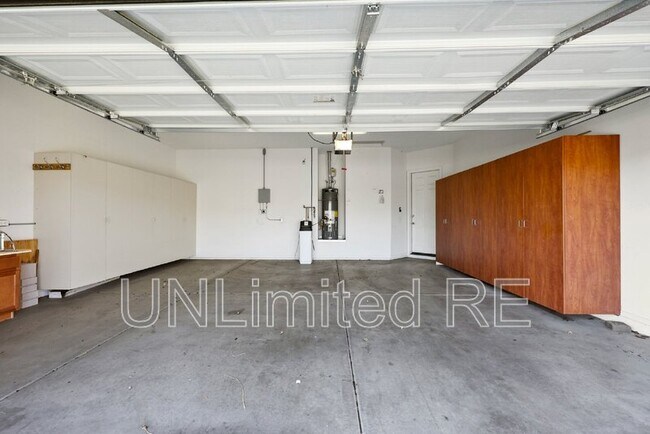 Building Photo - 6261 E Boothwyn St