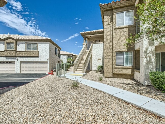 Building Photo - AMAZING COMPLETELY REMODELED CONDO IN NW