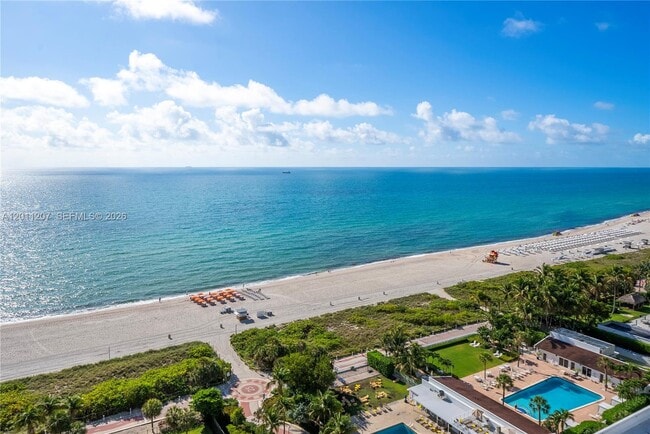 Building Photo - 2555 Collins Ave