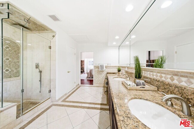 Building Photo - 4115 Laurelgrove Ave