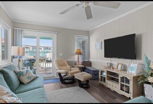 Building Photo - 301 Commerce Way