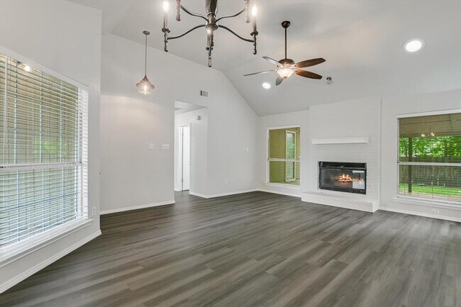 Building Photo - 501 Maple Run Dr