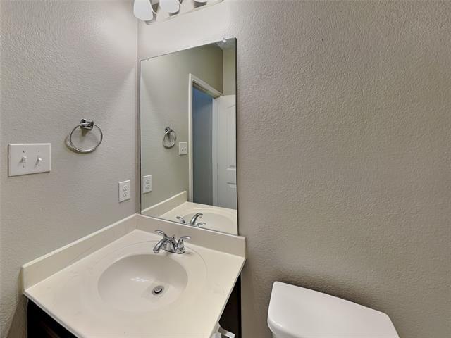 Building Photo - 215 Saddlebrook Ln