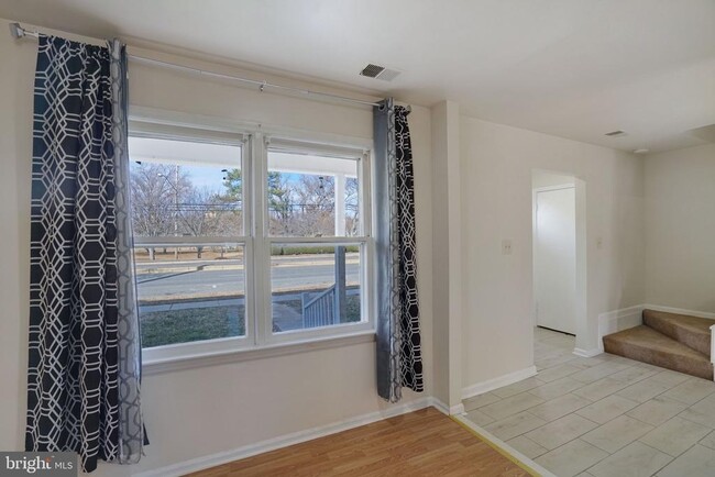 Building Photo - 9 Park Square Dr