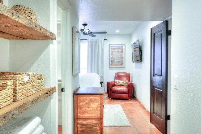 Building Photo - 7557 N Dreamy Draw Dr