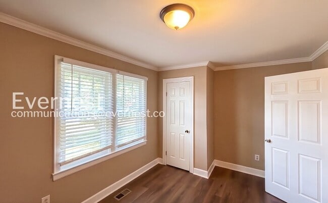 Building Photo - 5207 Evitt St