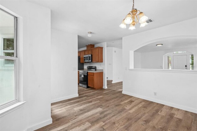 Building Photo - 176 Oak River Dr
