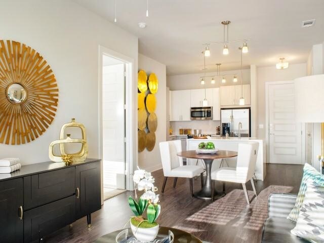 Building Photo - 2 bedroom in Dallas TX 75202