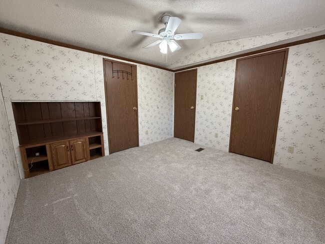 Building Photo - 147 Hiatt Ln