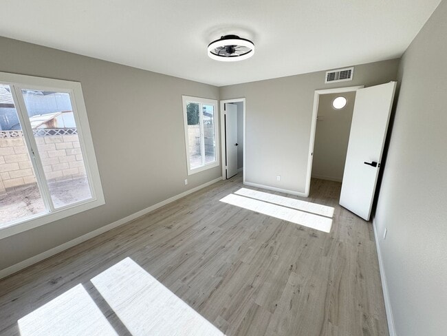 Building Photo - Newly Renovated 3 bedroom 2 bathroom House In Tempe. Private Pool With Pool Service Included