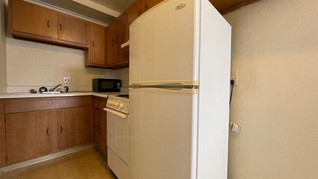 Building Photo - 1313 Burton Ct