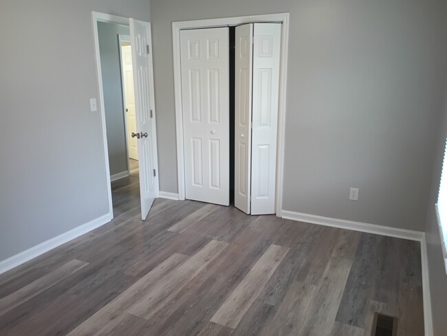 Building Photo - 201 Dove Dr