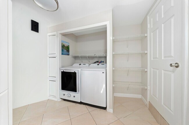 Building Photo - 250 NW 11th St