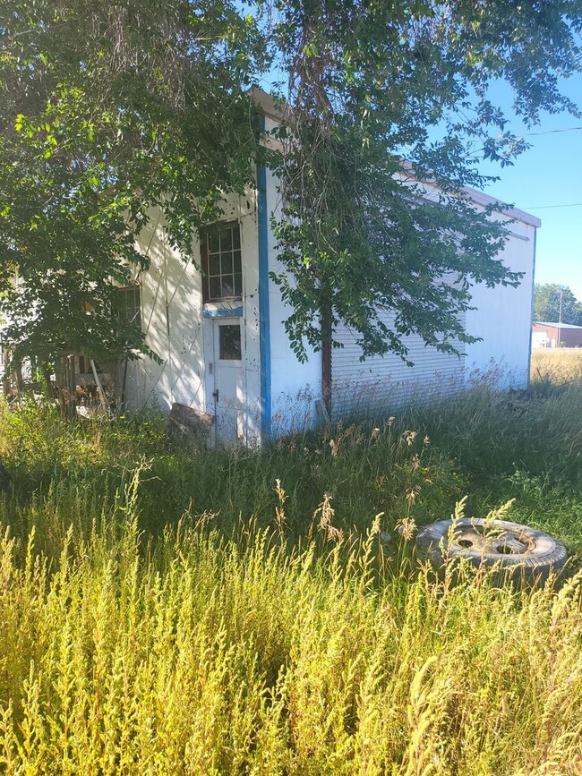 Building Photo - Home in Riverton