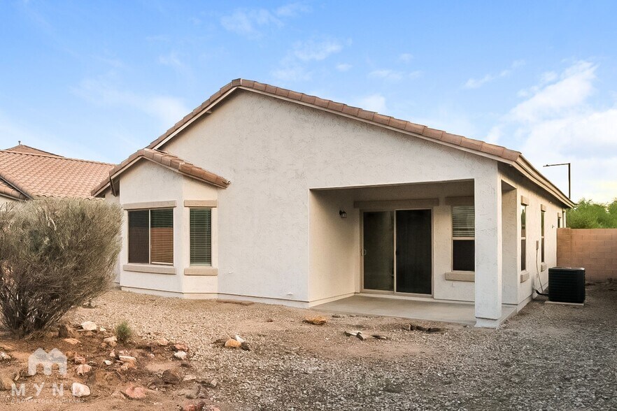 Building Photo - 18648 W Sanna St