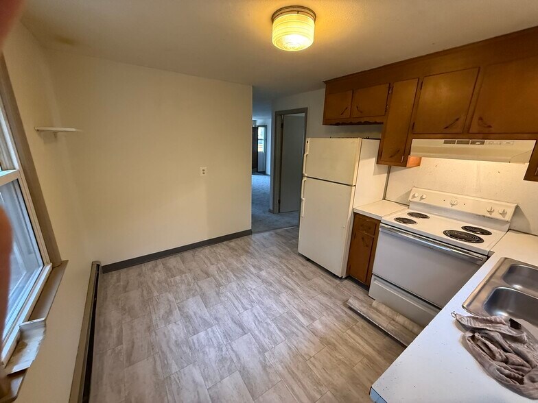 Building Photo - 372 Park St