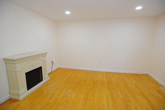 Building Photo - 31 Cannongate III Rd