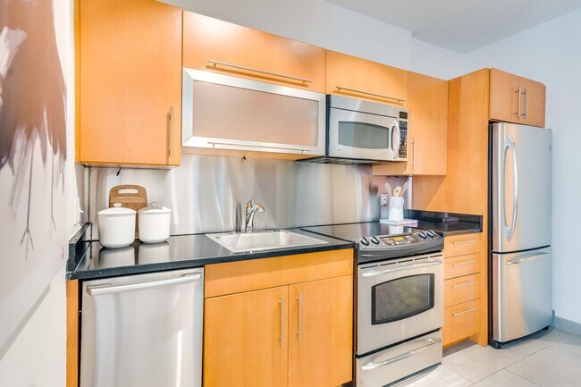 Building Photo - Logan Circle Condo | 2 Bed | 2 Bath | 1,000 Sf | 1 Garage Parking Space