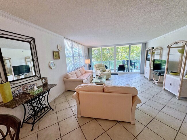 Building Photo - 2501 S Ocean Dr