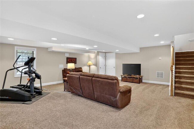 Building Photo - 2560 Skyland Trail NE