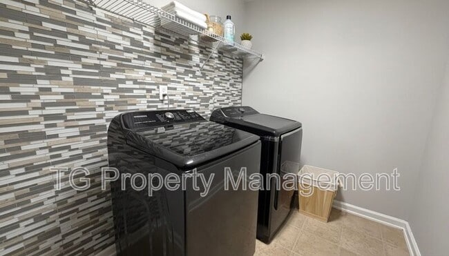 Building Photo - 12192 Endersleigh Ct