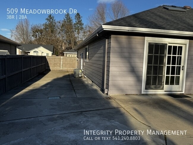 Building Photo - 509 Meadowbrook Dr
