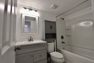 Building Photo - 308 Miracle Strip Pkwy SW