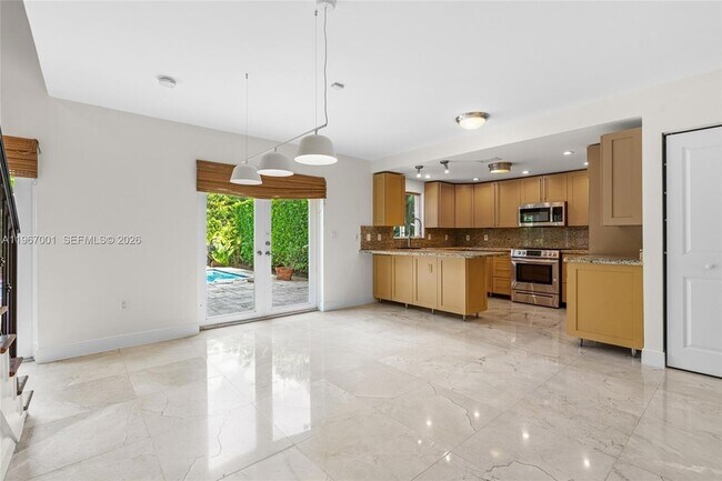 Building Photo - 10672 SW 77th Ave
