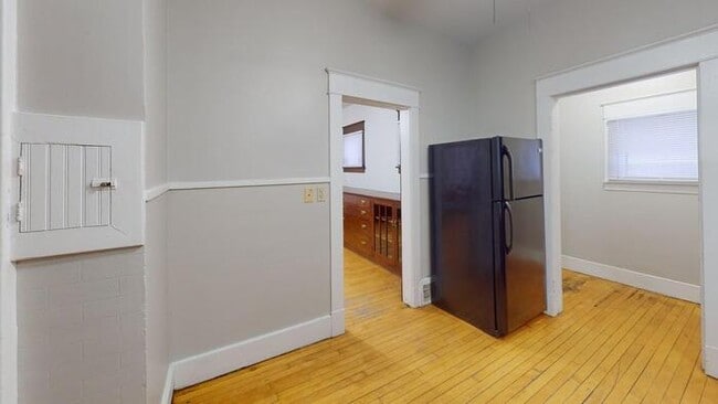 Building Photo - 612 E D Ave